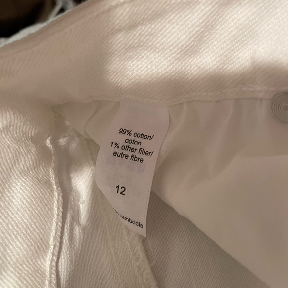 Womens High rise distressed shorts with belt - Picture 4 of 4